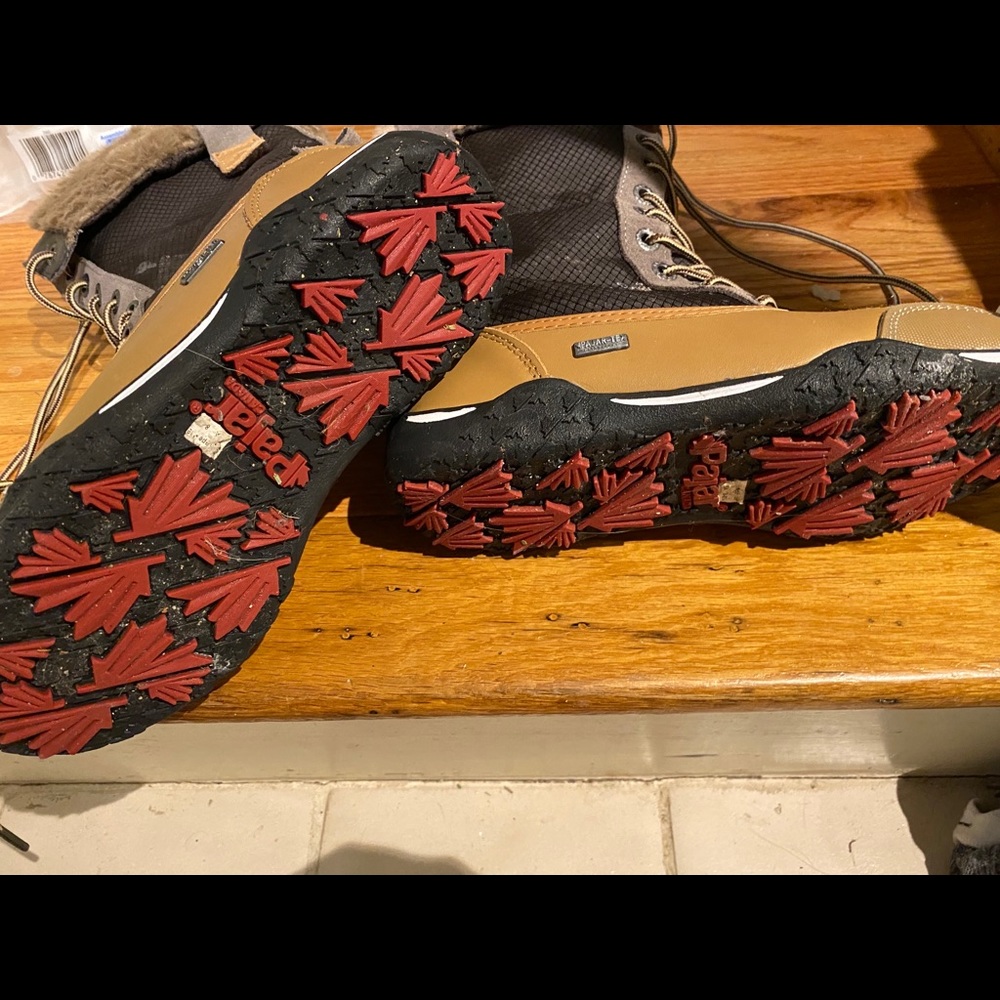 Snow boots